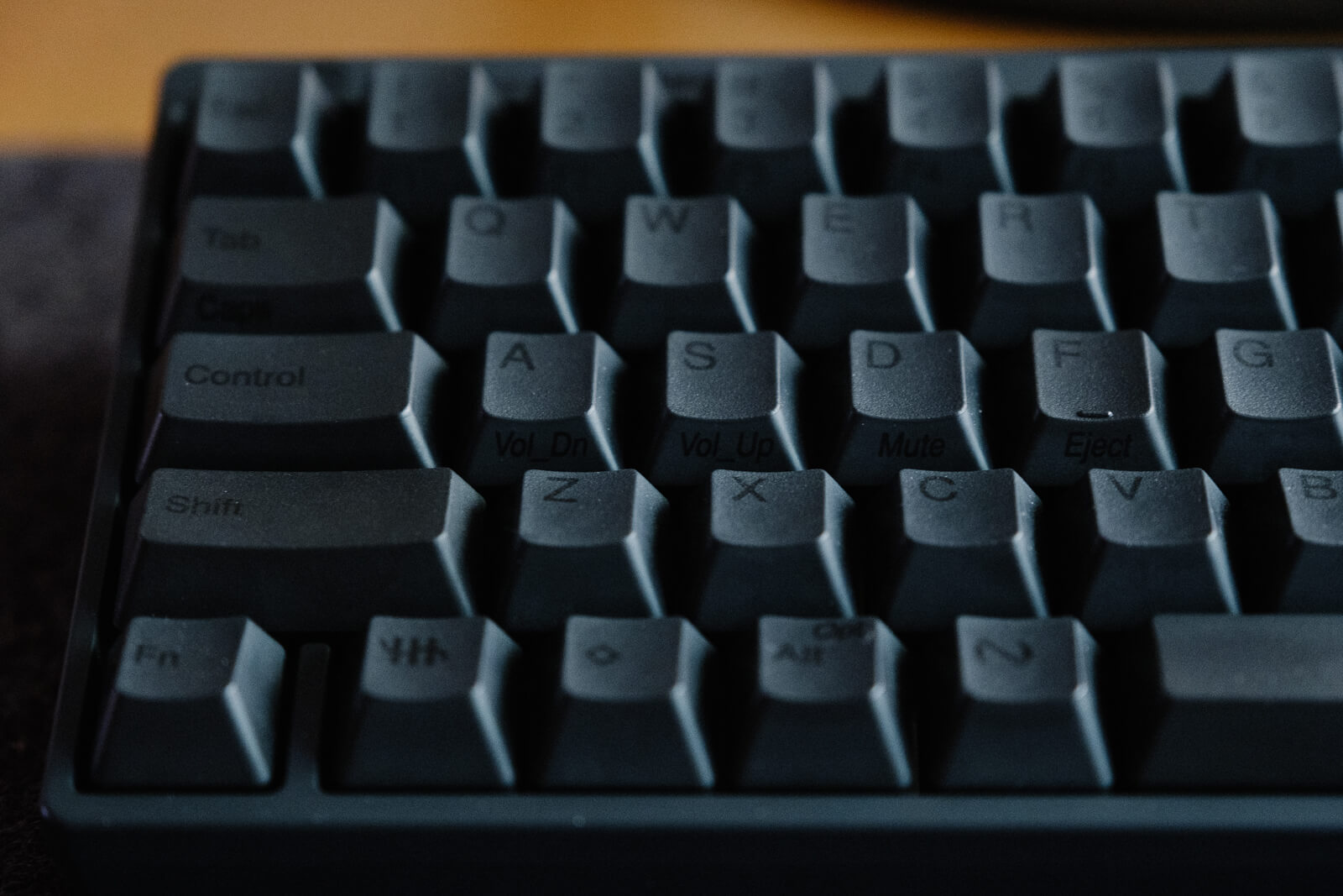 キー側面には割り当ての機能が印字されている