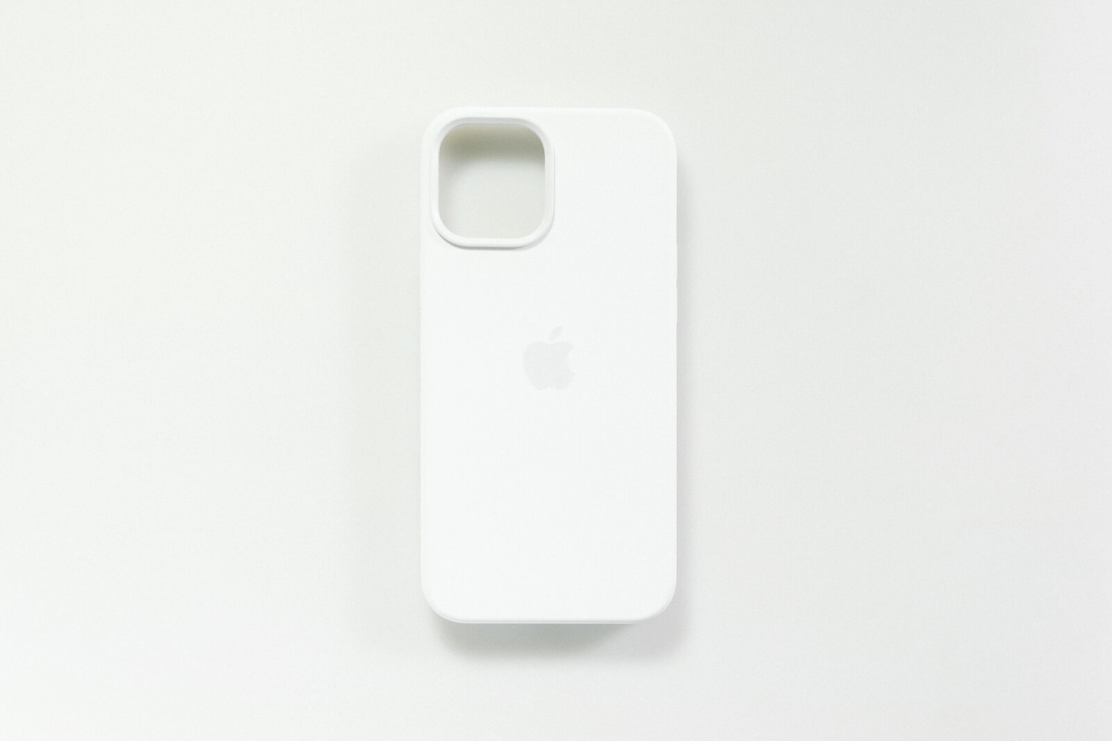 全品最安値に挑戦 Apple iPhone12ProMaxシリコーンケース ホワイト